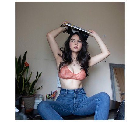 Nina Valencia hd model img