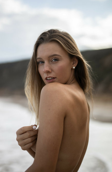 _sidneyann_ art model photo