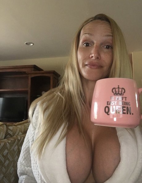 Billi Bardot model naked pics