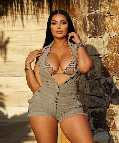 lareinasworld Quick photo