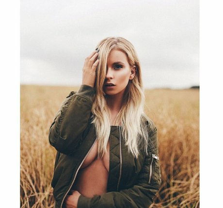 Hollie Sparrow high quality model images