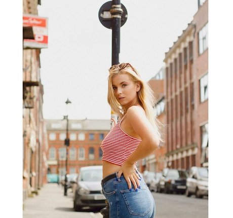 Hollie Sparrow model pretty pics