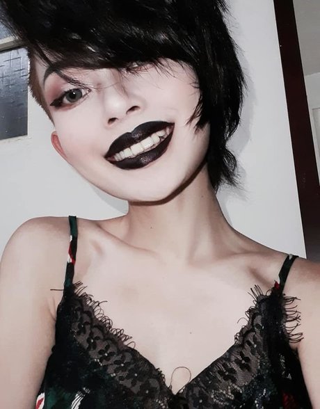 EmotionalBirdy nude actress galleries