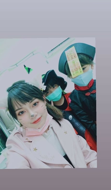 EmotionalBirdy star erotic pics