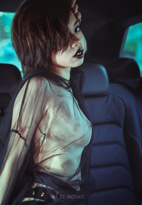 EmotionalBirdy sexy actress image