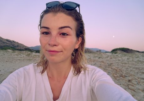 Emma littleTs naked actress picture