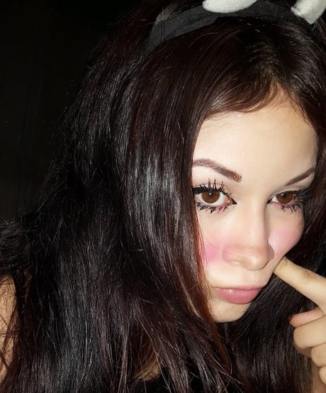 Ivon Gallardo star sexy image