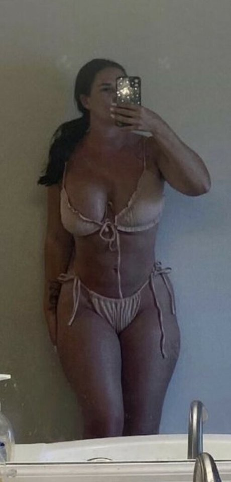 Nicole McNair pretty model picture