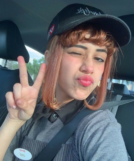 Littlebunnygirl model porn photo