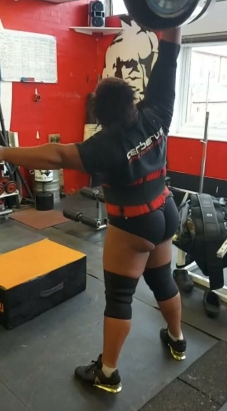 StrongWomen_ model pornographic img