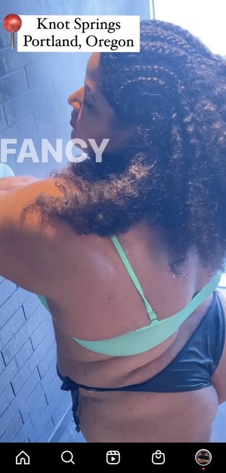 StrongWomen_ sexy star pic