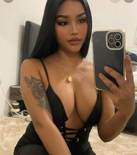 Crazymeena model porn pic