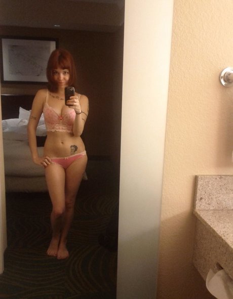 Raxkingisdead exclusive model image