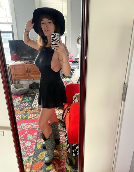 Raxkingisdead star pornographic image