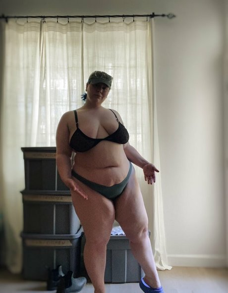 Grizbbly naked star img