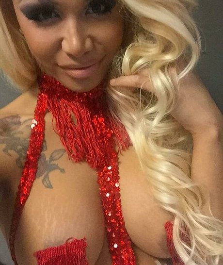 Mia Tasiilemiliona nude model images