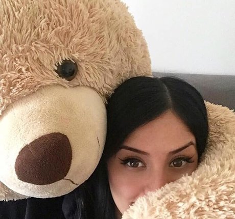 Laura Stylez model free photo