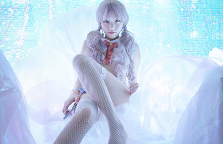 tinneh model naked pictures