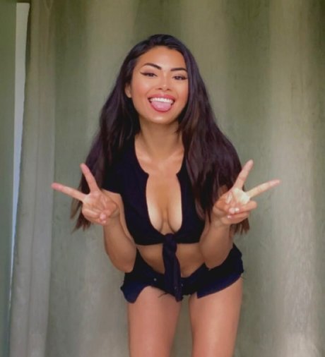 Rinka Moon hot pornstar pictures