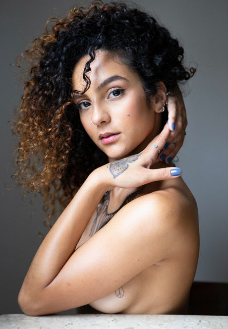 Julia Barboza Pimentel art actress picture