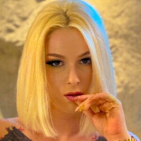 LunaPeruna model porn galleries