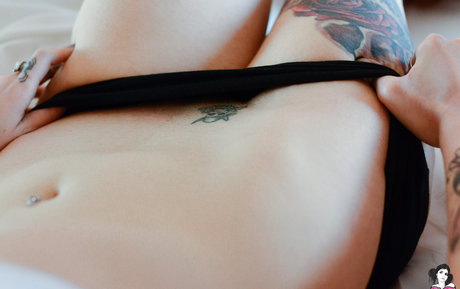 Ellie Alien ASMR naked model images