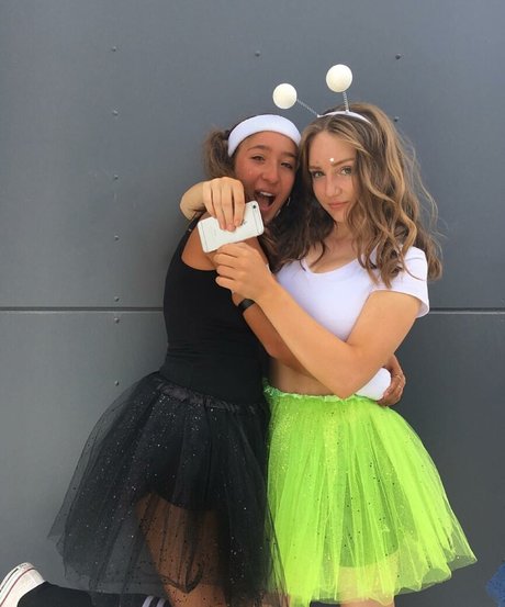 Ruby Pearl Esler art model images