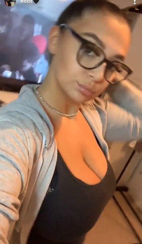 sneakers onlyfans hot naked pictures