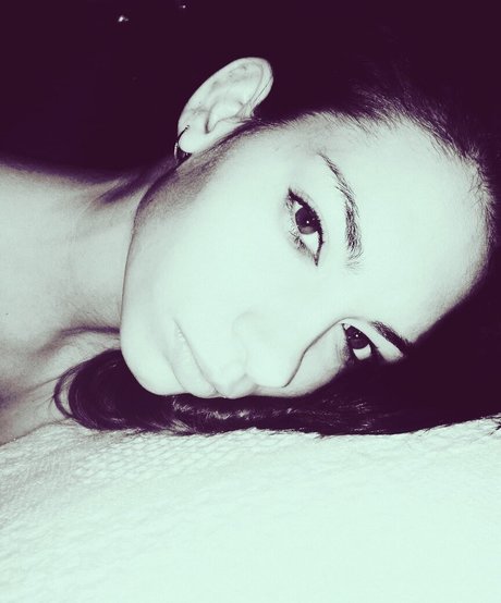 Bella s Toy Chest hd pornstar pics