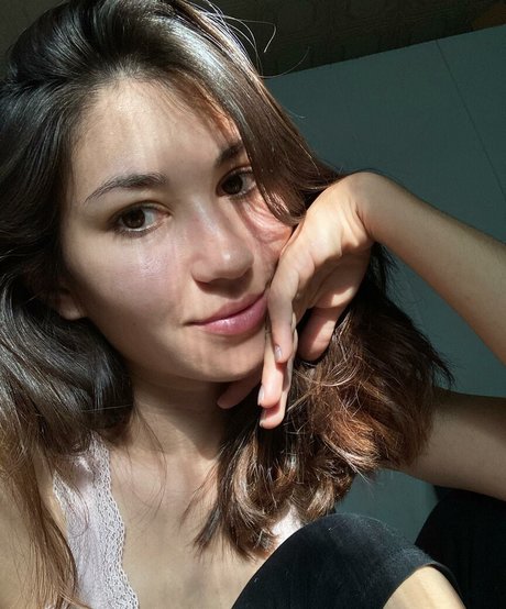 adorable dina sexy star pics