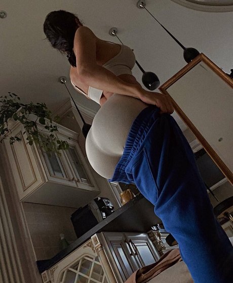 Miratwitch adult model picture