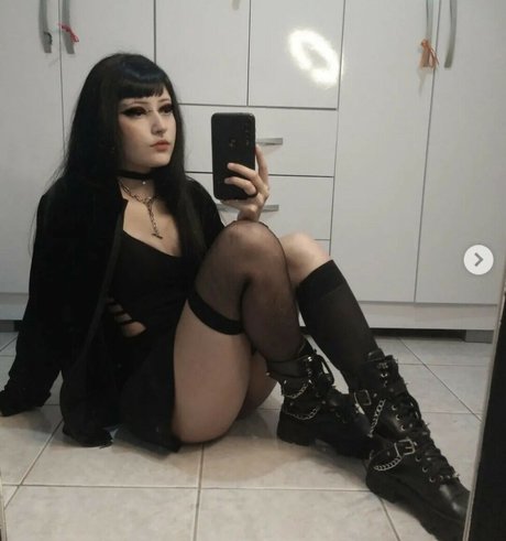 babe brunette onlyfans top picture