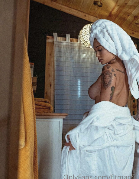 The Fit Mami free pornstar image