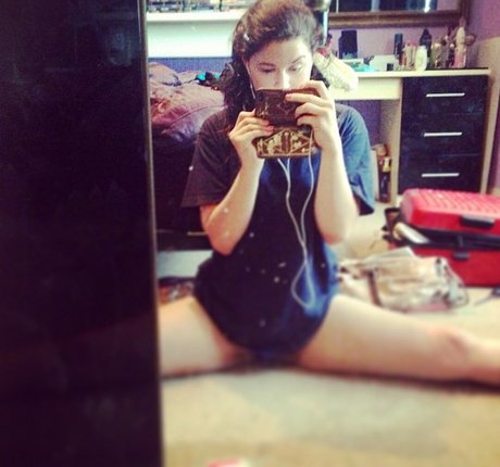 Rebecca Gilliland model best pic