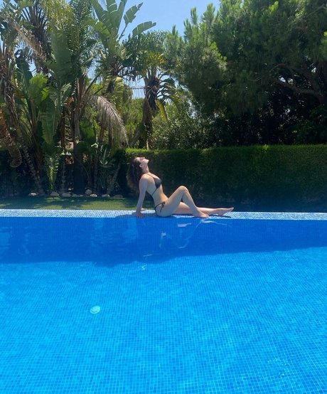 Rebecca Gilliland nudes model picture