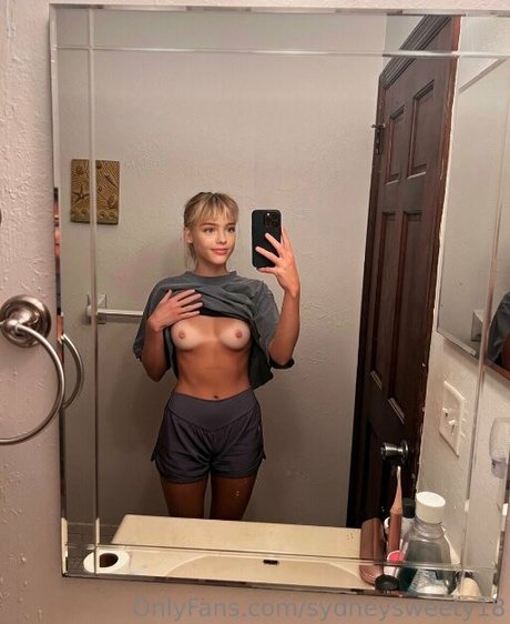 Sydney Sweety star nude img