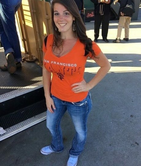 Tittyqueen77 star top pics