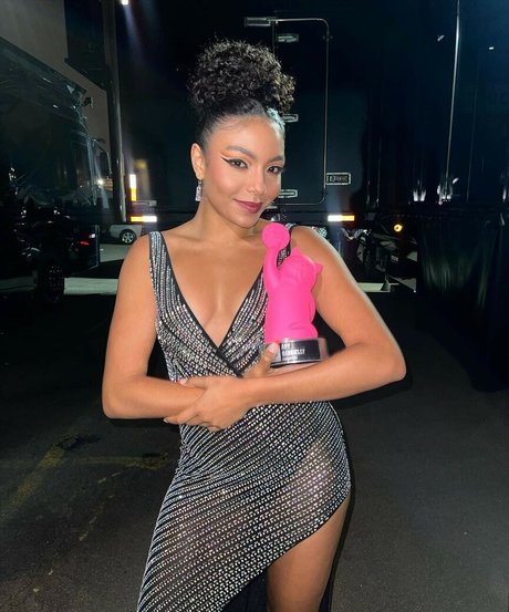 Any Gabrielly model art photos