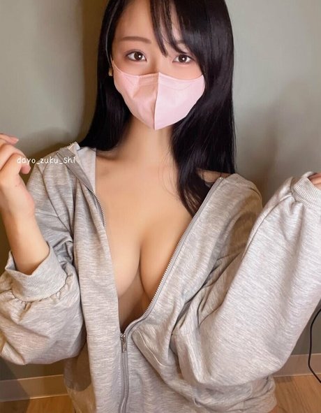 Shizuku model adult picture