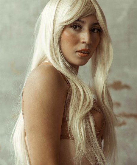 la dulce model hot picture