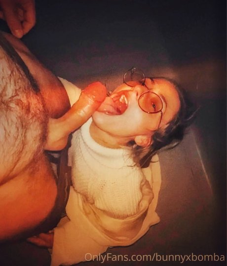 Rosie Axonn hot model image