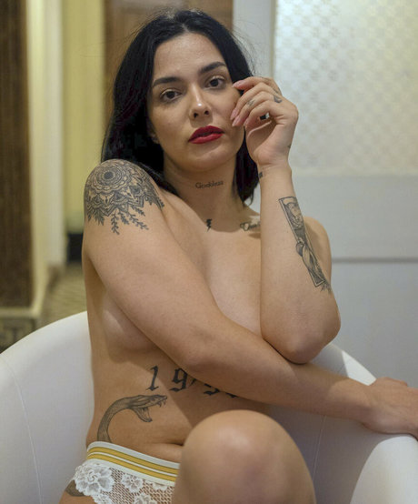 Aslhan Onur star hot pictures