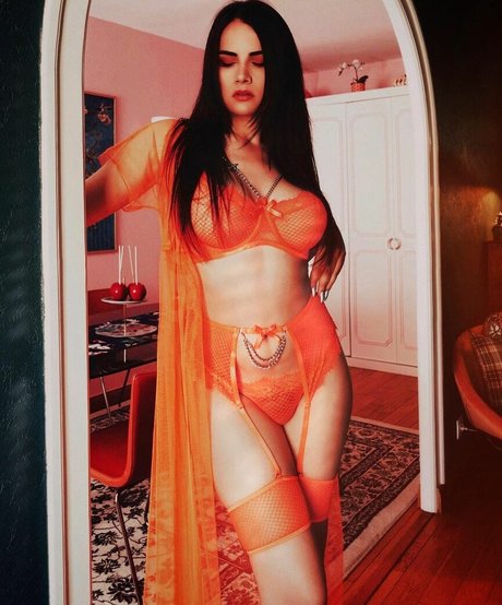 Laura Badler model art picture