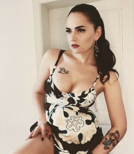 Laura Badler pretty actress pic