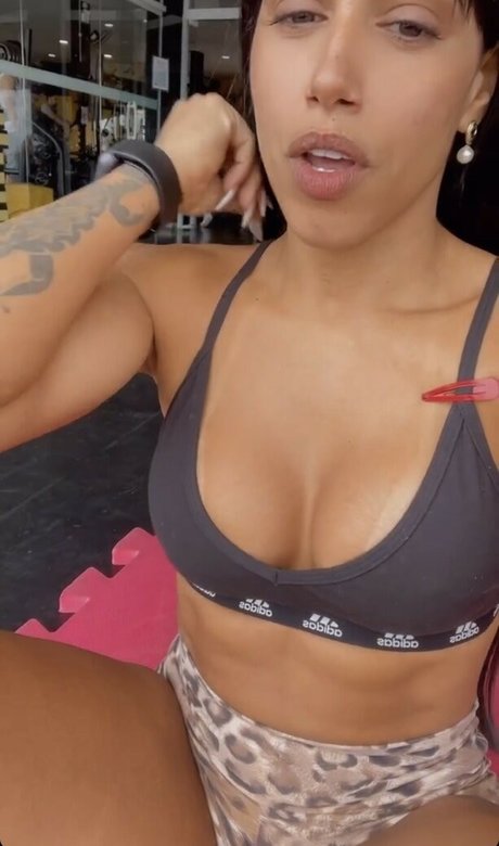 MC Naninha model hot photos