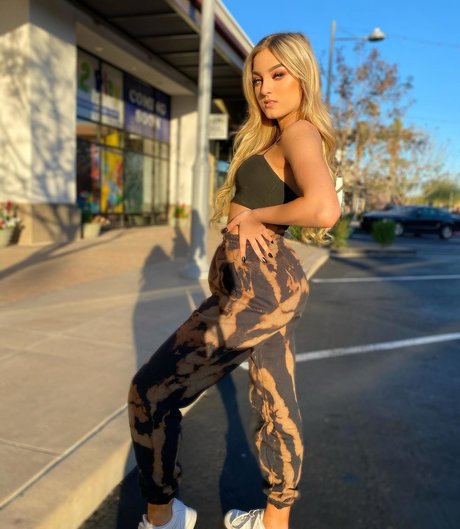 Savanah Moss pornstar exclusive archive