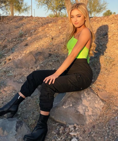 Savanah Moss pornstar sex img