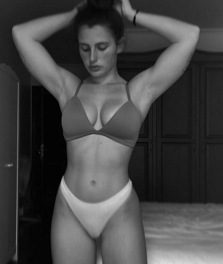 Andrea Rojo RedMil star perfect pic