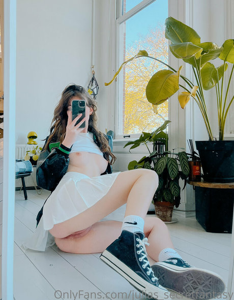 julias secretfantasy model nude archive