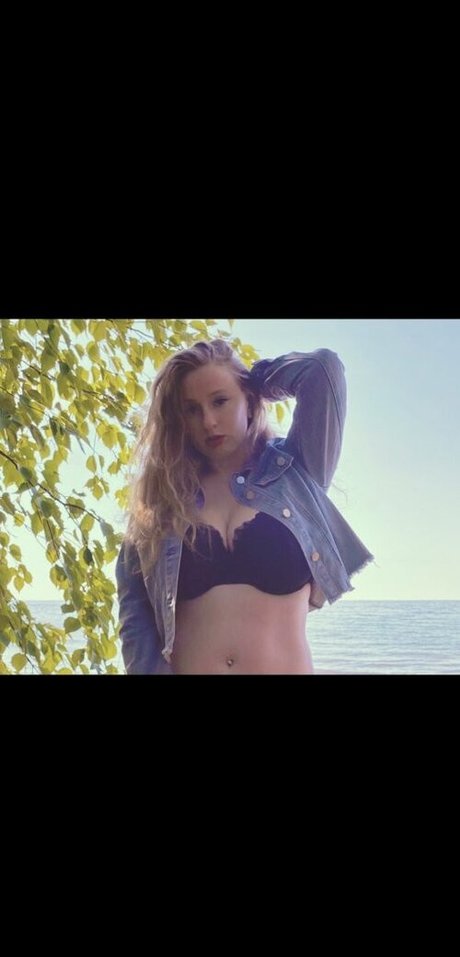 Yillian free pornstar img